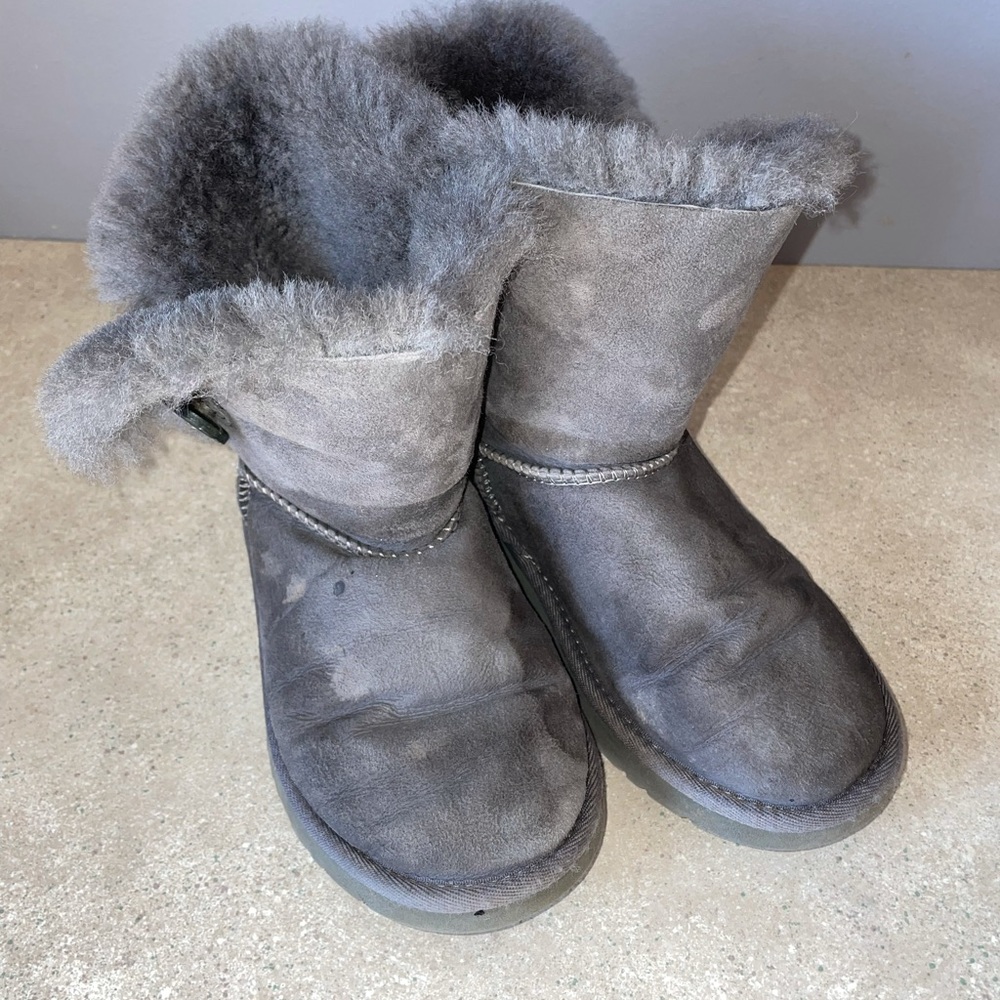 Ugg boots girls size 2 side button used grey leather